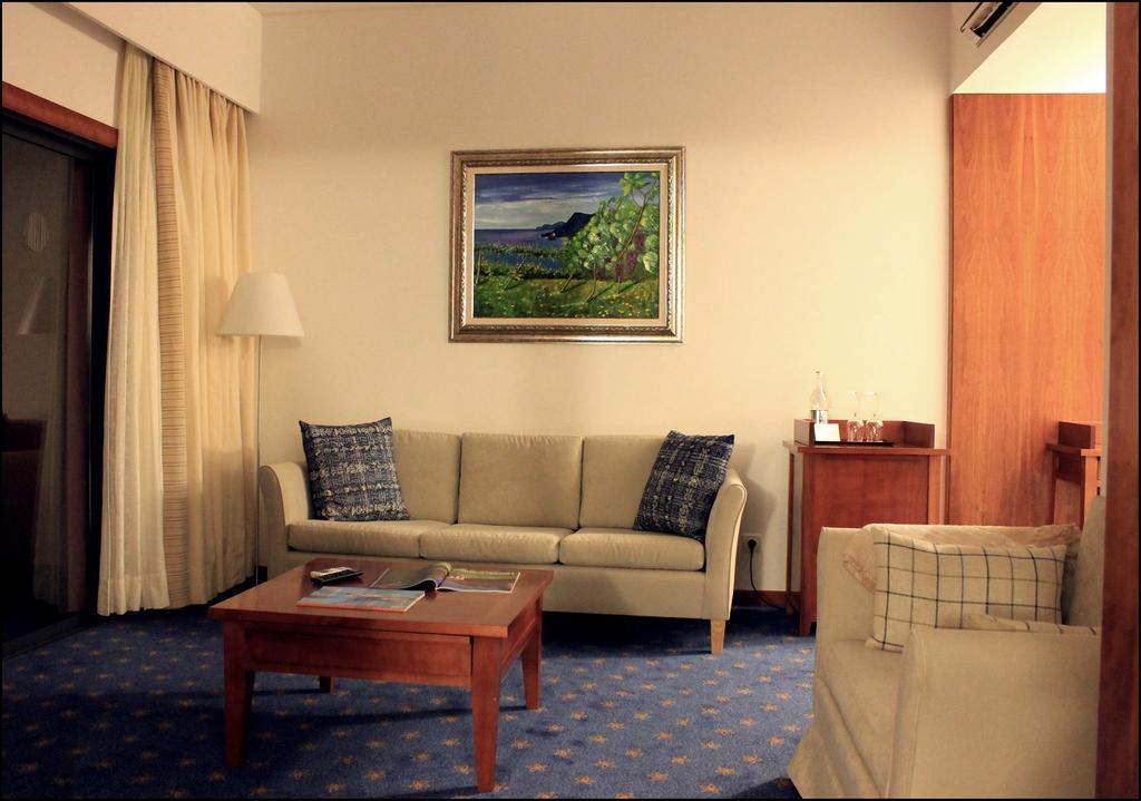 达塞拉庄园酒店 卡马拉-德洛布什 客房 照片